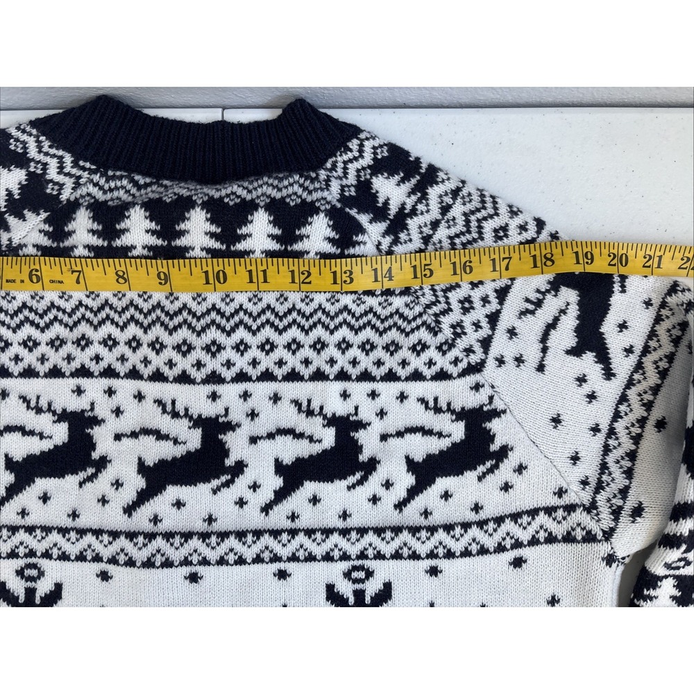 Dec. 25th Women's L NWT White Navy Snowflake Deer LS Button Up Knit Cardigan - Picture 14 of 15